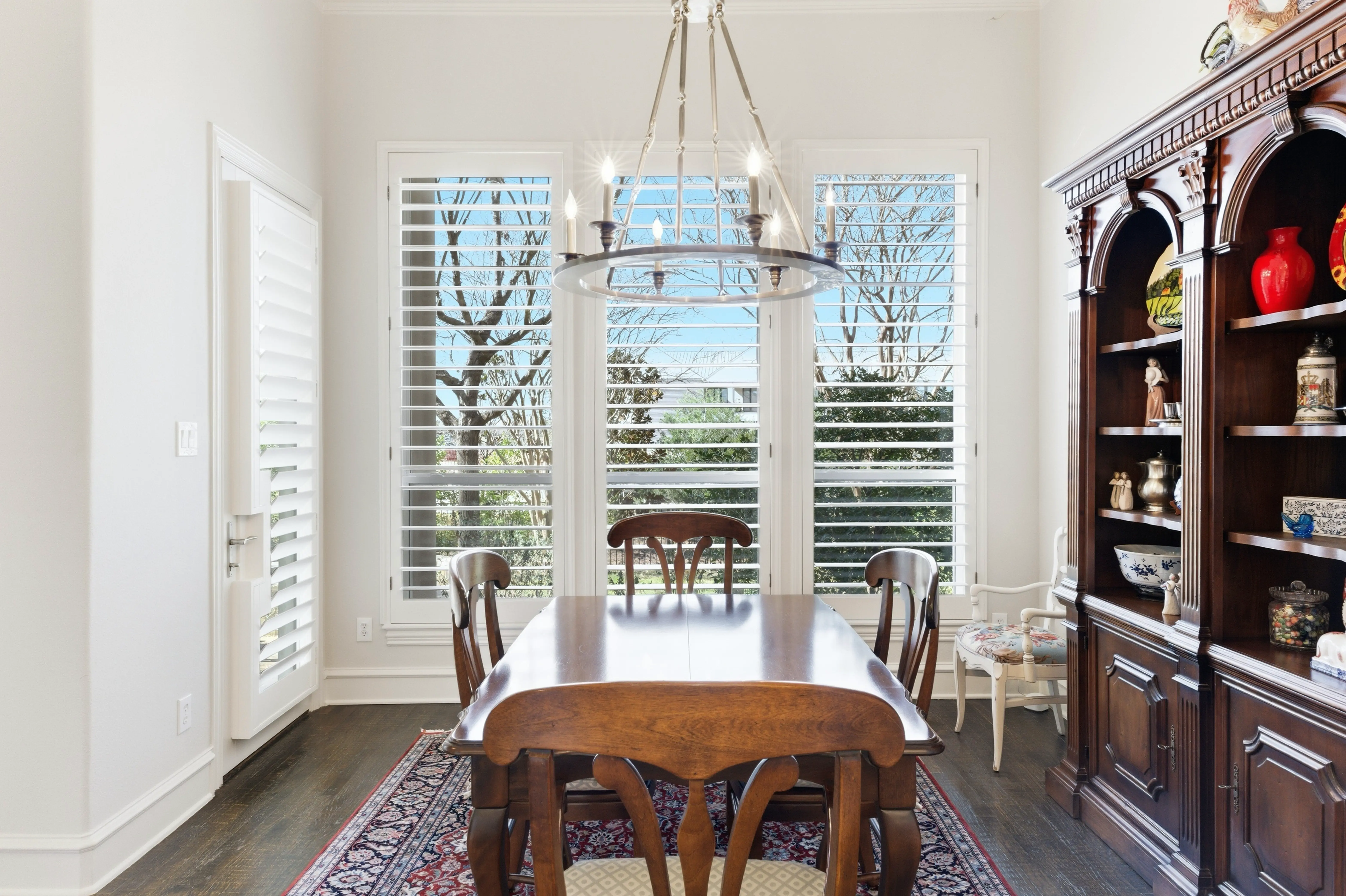 Sun-filled breakfast nook adjacent to the kitchen